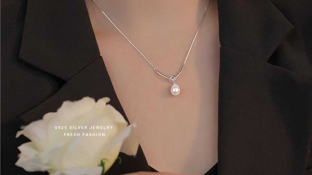 Beauty in Pearls: Exploring the Unique Charisma of a Single Pearl Necklace