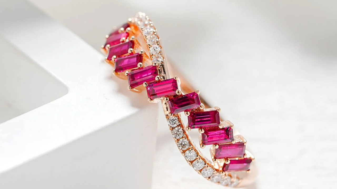 How to Choose the Perfect Redish Gem Ring for Every Occasion