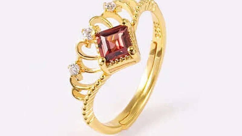 Redish Gem Rings That Blend Vintage and Modern Styles