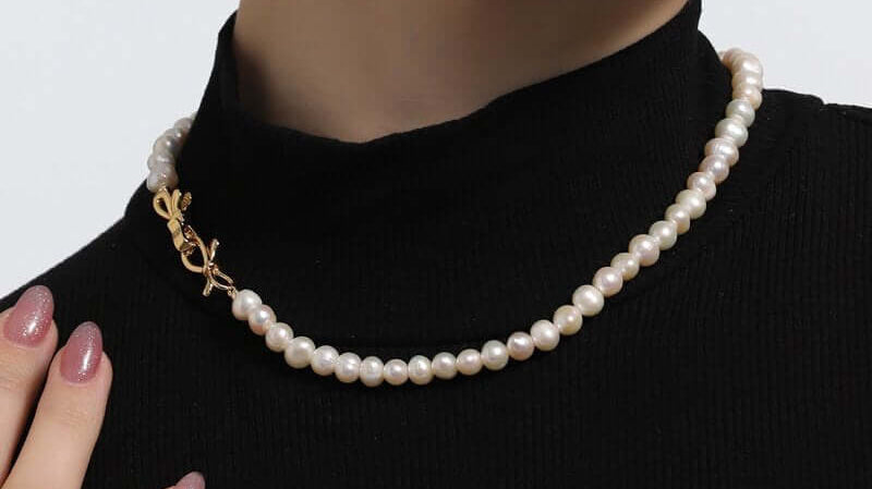 The Magical Pairing of Cozy Knits and Pearl Necklace