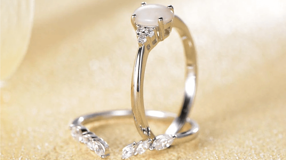 Simple Unique Engagement Rings: Celebrating Love with Timeless Elegance