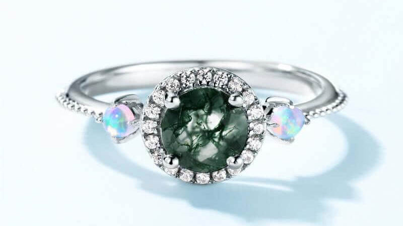 Perfect Choice for a Lakeside Date: The Romantic Charms of Moss Agate Ring