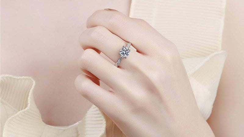 The Allure of Moissanite Rings: A Timeless Valentine's Day Gift