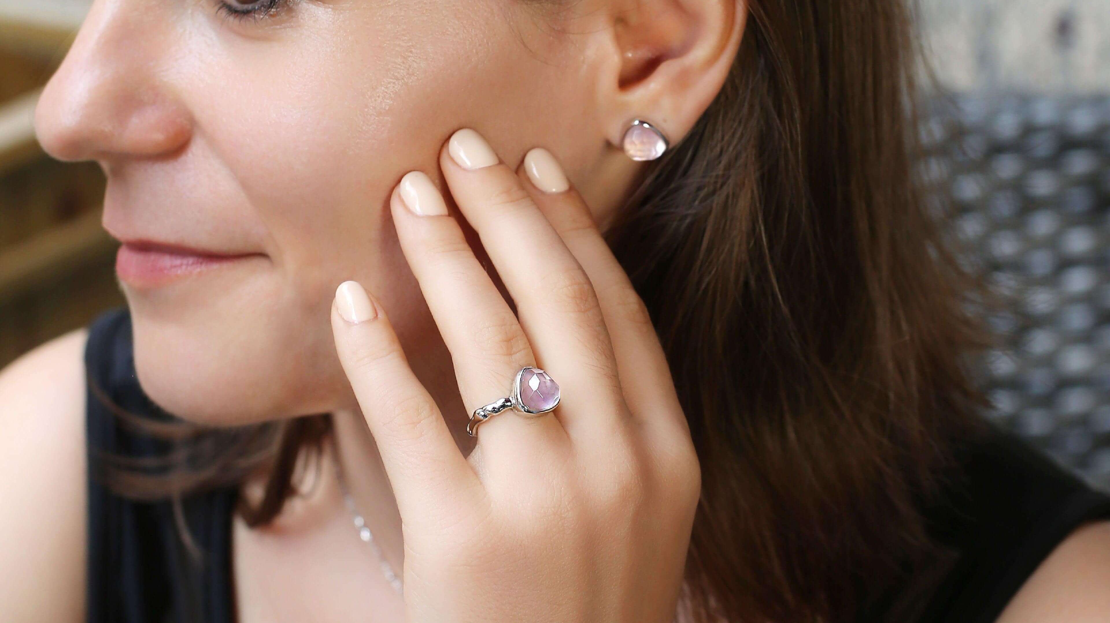 What Kind of Rings Look Best On Short Fat Fingers? | Trendolla Jewelry