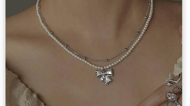 Matching Your Pearl Necklace with Evening Gowns for a Statement Look