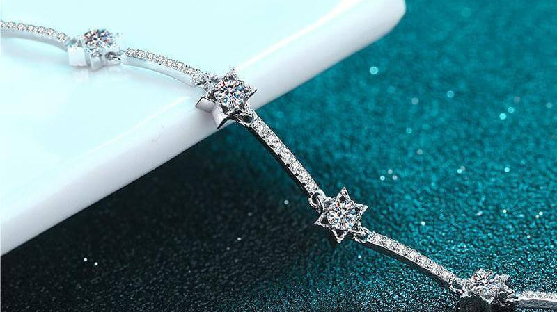 Moissanite Bezel Bracelet Leading the Fashion Show Trends