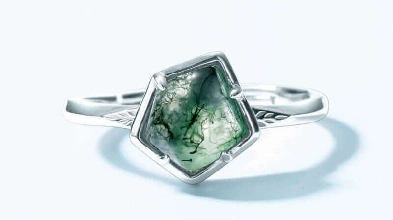 Why Moss Agate Ring Make a Perfect Engagement Symbol?