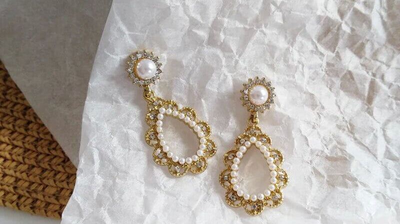 How to Wear Gold Drop Earrings with Confidence