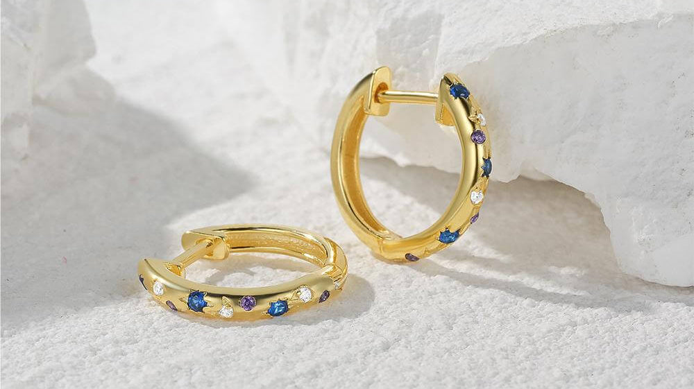 Why Sterling Silver Huggie Earrings Have Taken the Jewelry World by Storm