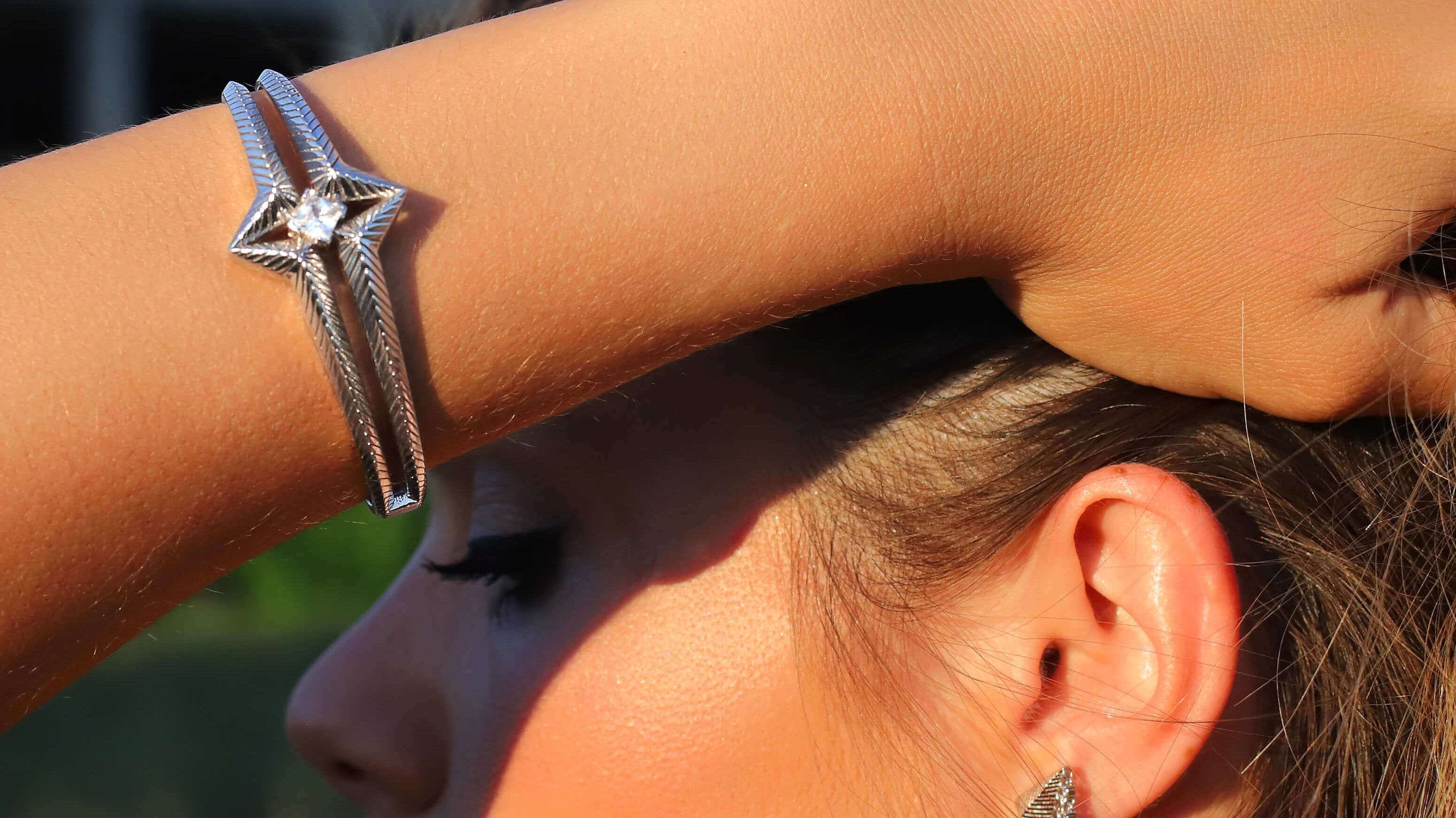 The Elegance of Jewelry: Exploring Simplicity and Minimalism