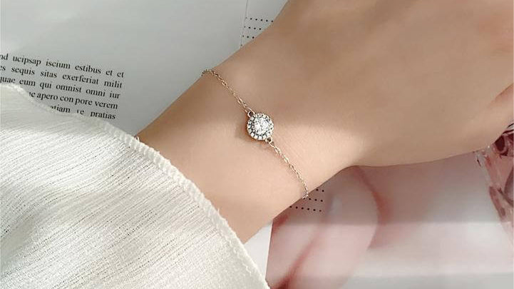 Moissanite Bracelet: The Sparkling Alternative to Diamonds