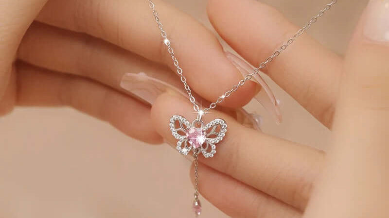The Magic of Pendant Necklaces: Captivating Hearts and Minds
