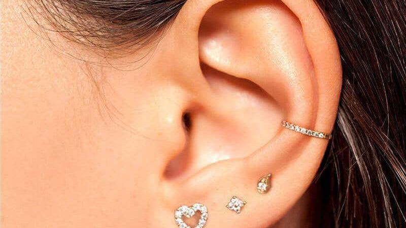 How to Wear Flat Back Earrings?