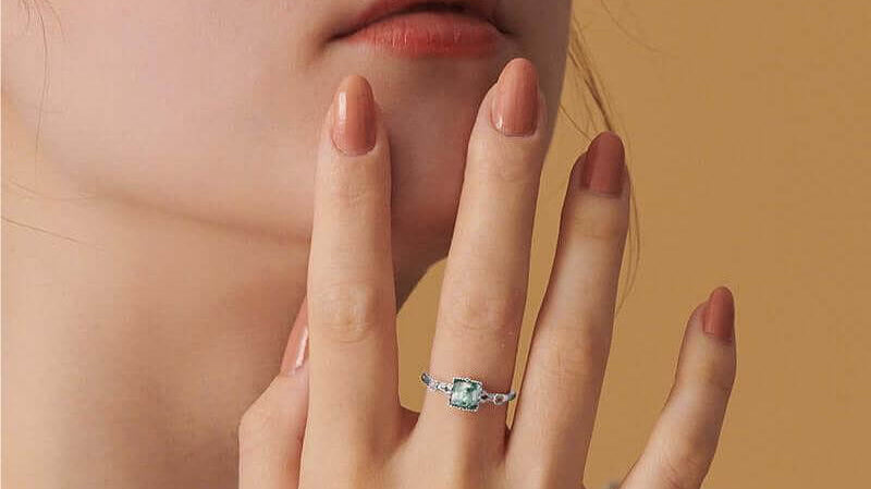 Moss Agate Ring: Stepping into the Green World of Natural Wonders
