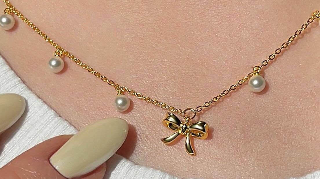 How to Steal Kaitlan Collins’ Gold Necklace Style on a Budget