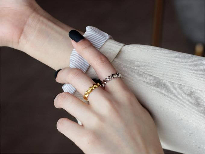How to Incorporate Chunky Gold Ring into Various Fashion Styles
