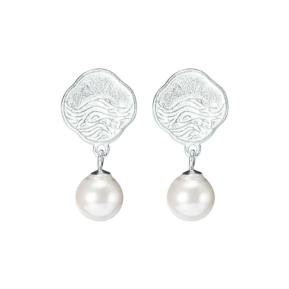 Kamala Harris and Fashion Influence: A Lasting Impact on Pearl Earrings